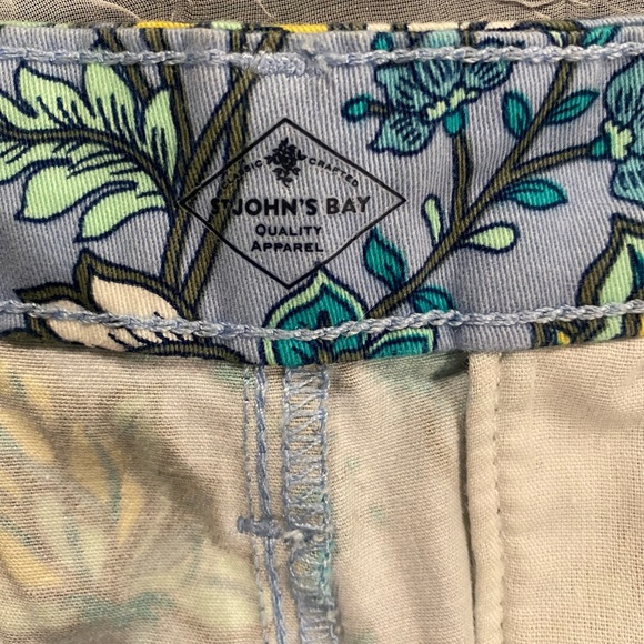 St. John's Bay Blue and Green Bermuda Women's Shorts Size 14 Soft - Picture 2 of 11